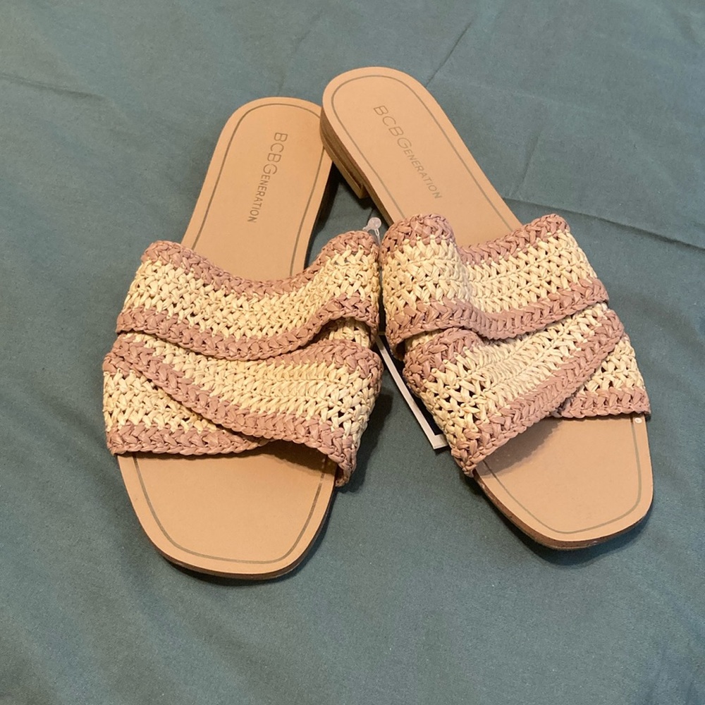 BCBG FLATS
